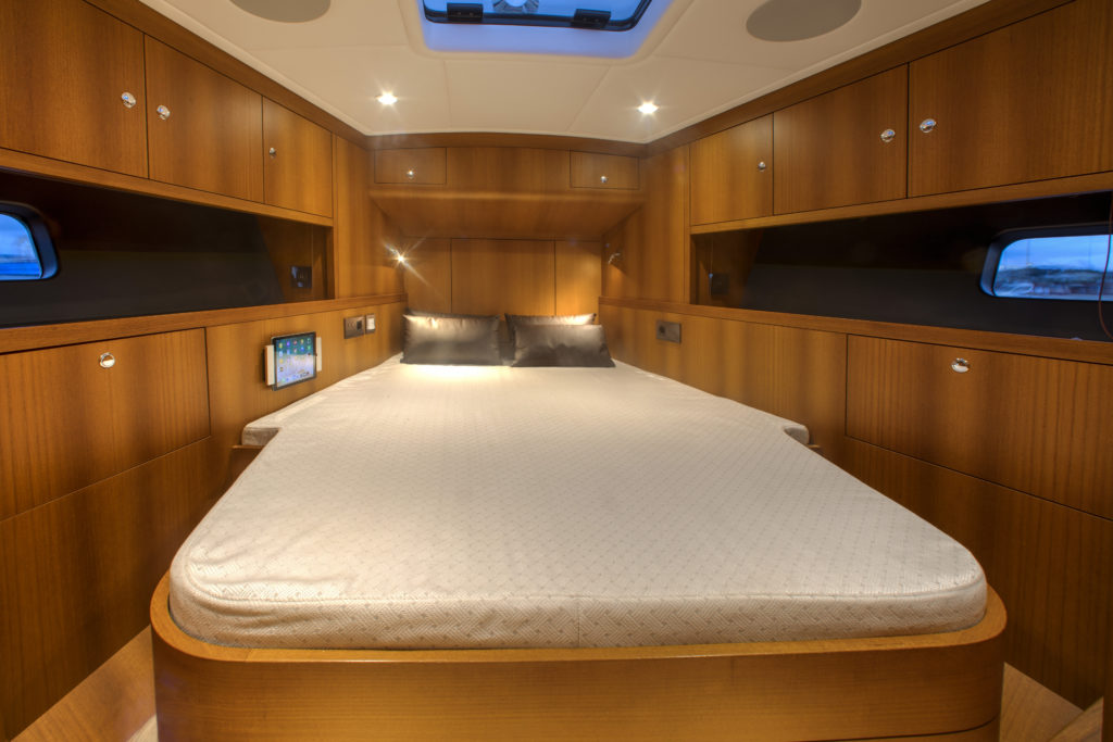 Reliant Yachts X40 Express